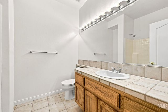 6605 Chinook Falls Drive, Bakersfield, CA 93312