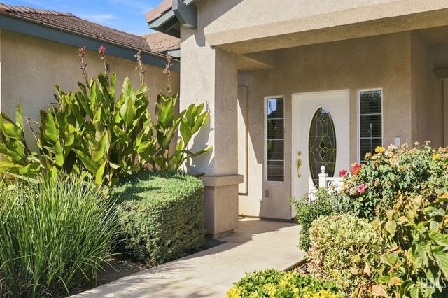 6605 Chinook Falls Drive, Bakersfield, CA 93312