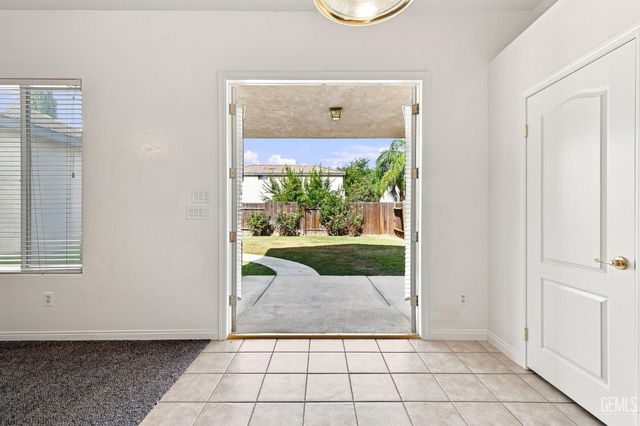 6605 Chinook Falls Drive, Bakersfield, CA 93312