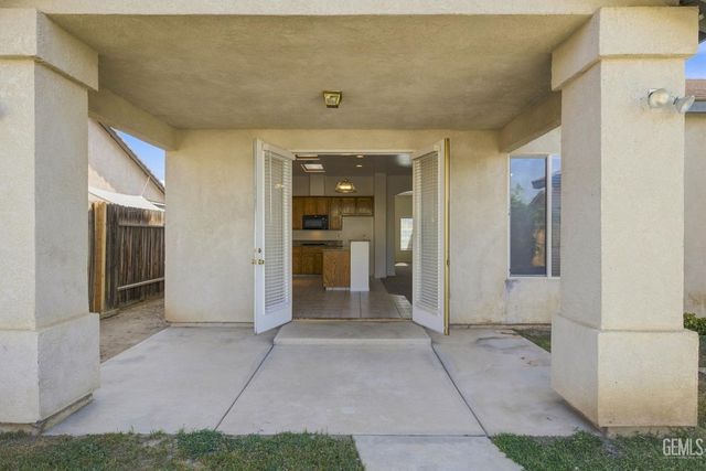 6605 Chinook Falls Drive, Bakersfield, CA 93312