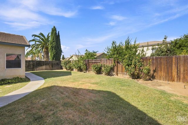 6605 Chinook Falls Drive, Bakersfield, CA 93312