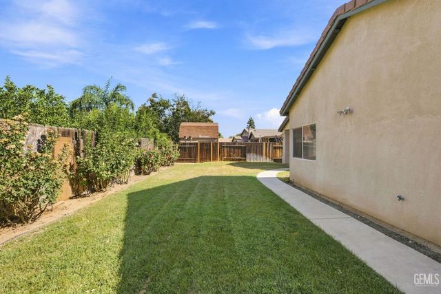 6605 Chinook Falls Drive, Bakersfield, CA 93312