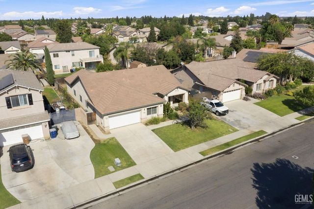 6605 Chinook Falls Drive, Bakersfield, CA 93312