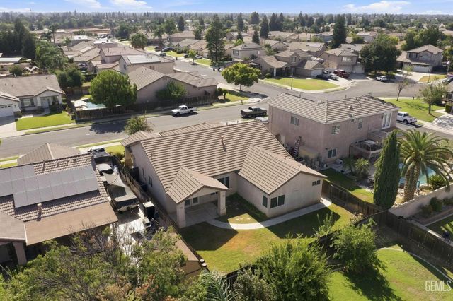 6605 Chinook Falls Drive, Bakersfield, CA 93312