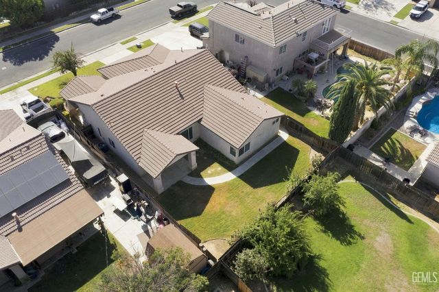6605 Chinook Falls Drive, Bakersfield, CA 93312