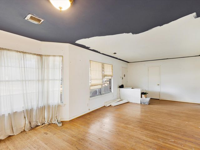 6718 Hialeah Drive, Dallas, TX 75214