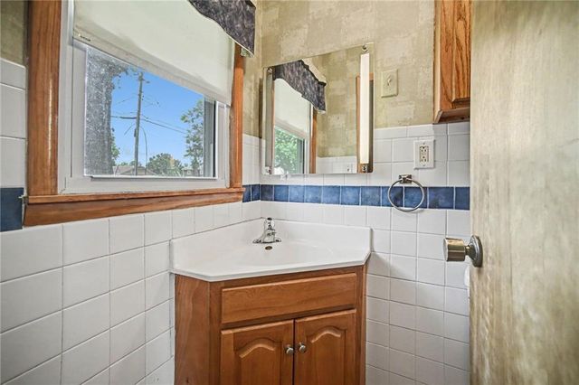1728 S Berry Road, Independence, MO 64057