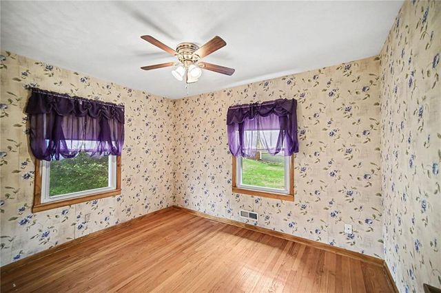 1728 S Berry Road, Independence, MO 64057