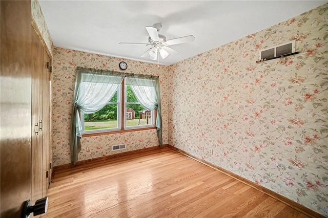 1728 S Berry Road, Independence, MO 64057