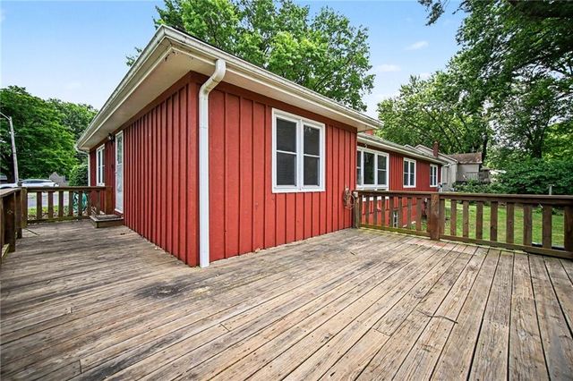 1728 S Berry Road, Independence, MO 64057