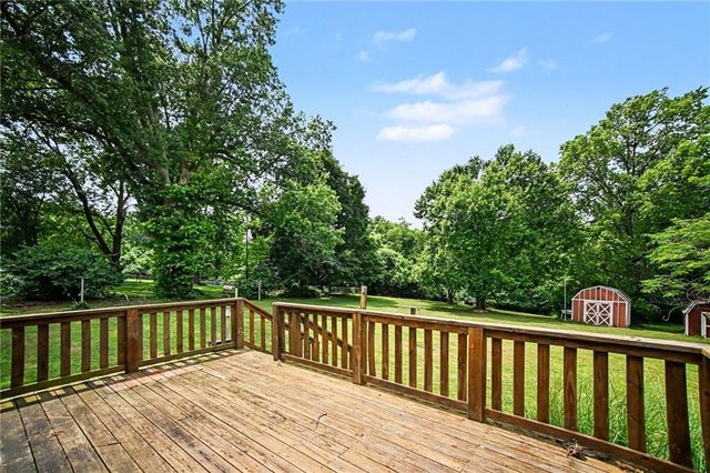 1728 S Berry Road, Independence, MO 64057