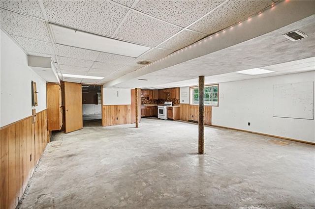 1728 S Berry Road, Independence, MO 64057