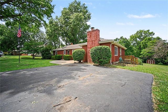 1728 S Berry Road, Independence, MO 64057