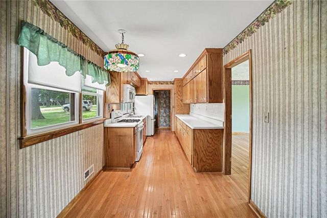 1728 S Berry Road, Independence, MO 64057