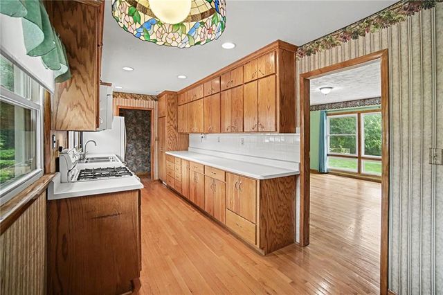 1728 S Berry Road, Independence, MO 64057