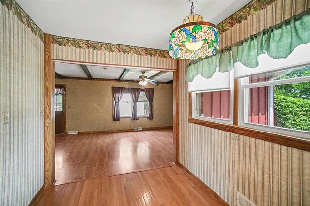 1728 S Berry Road, Independence, MO 64057