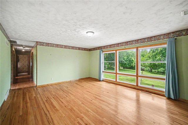 1728 S Berry Road, Independence, MO 64057
