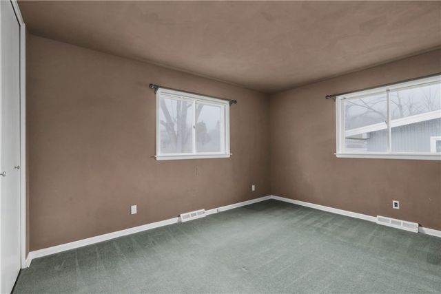 3831 Tomahawk Trail SE, Cedar Rapids, IA 52403