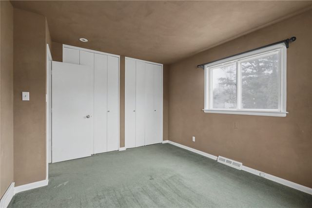 3831 Tomahawk Trail SE, Cedar Rapids, IA 52403