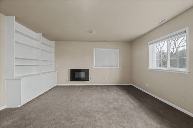 3831 Tomahawk Trail SE, Cedar Rapids, IA 52403