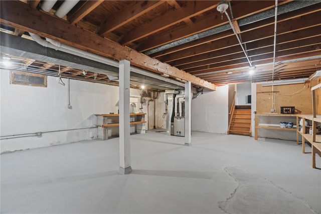 3831 Tomahawk Trail SE, Cedar Rapids, IA 52403