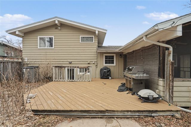 3831 Tomahawk Trail SE, Cedar Rapids, IA 52403