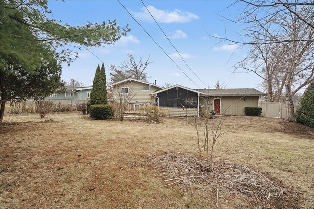 3831 Tomahawk Trail SE, Cedar Rapids, IA 52403