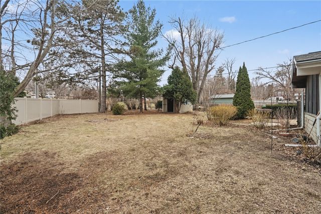 3831 Tomahawk Trail SE, Cedar Rapids, IA 52403