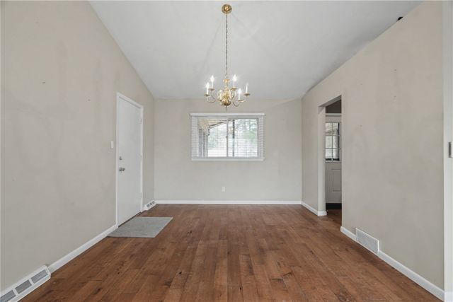 3831 Tomahawk Trail SE, Cedar Rapids, IA 52403