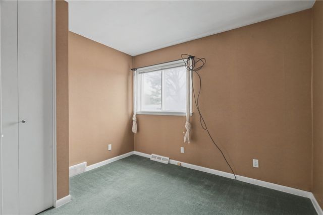 3831 Tomahawk Trail SE, Cedar Rapids, IA 52403