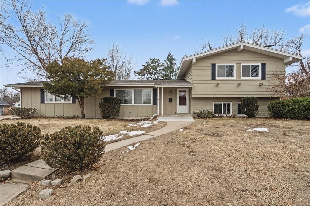 3831 Tomahawk Trail SE, Cedar Rapids, IA 52403