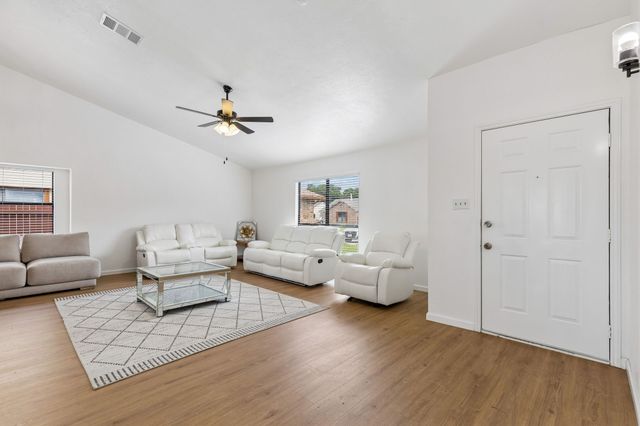 2217 Sharpshire Lane, Arlington, TX 76014