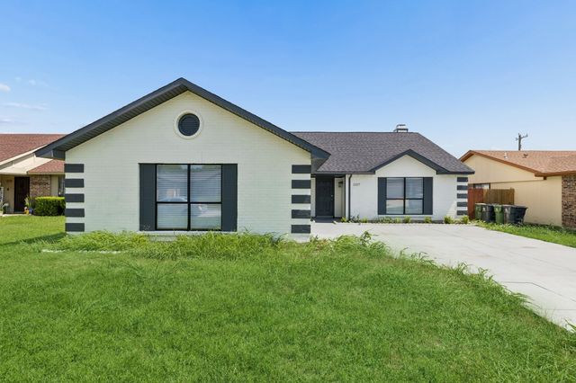 2217 Sharpshire Lane, Arlington, TX 76014