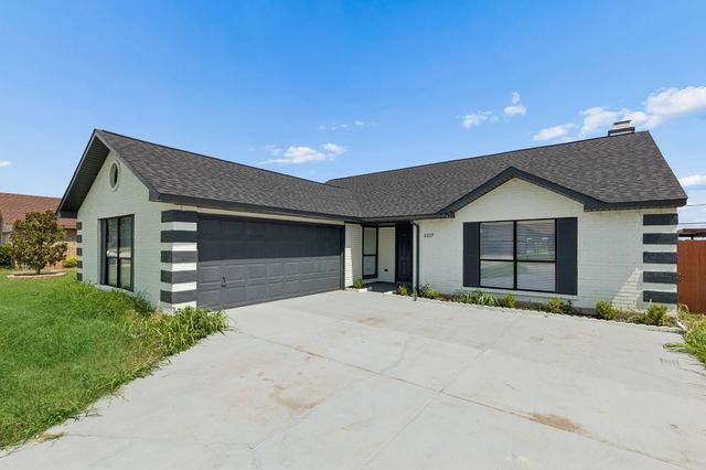 2217 Sharpshire Lane, Arlington, TX 76014