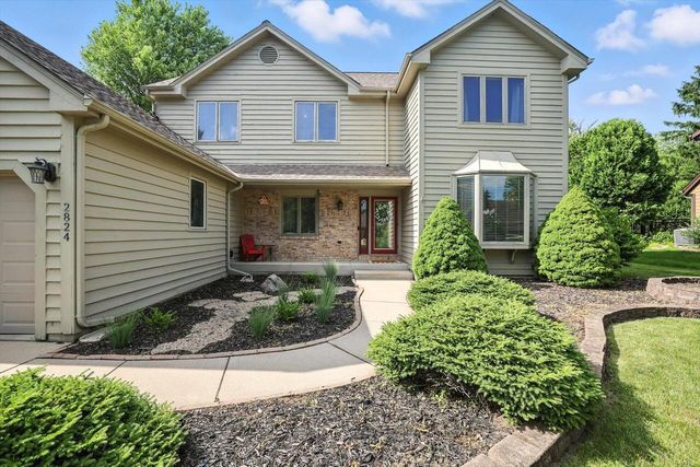 2824 Burton DRIVE, Waukesha, WI 53188