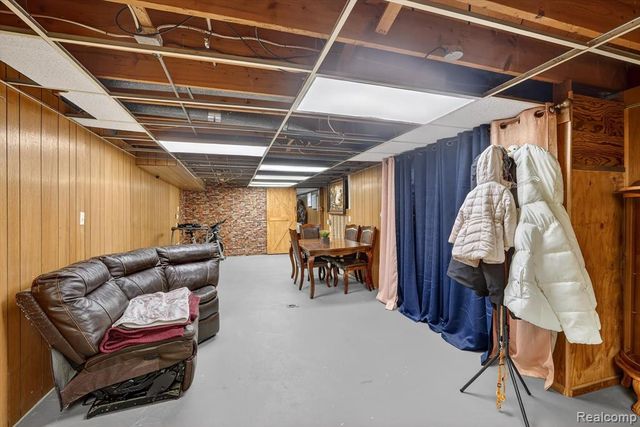 516 Sunnyslope Drive, Flushing, MI 48433