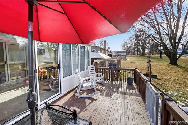 516 Sunnyslope Drive, Flushing, MI 48433