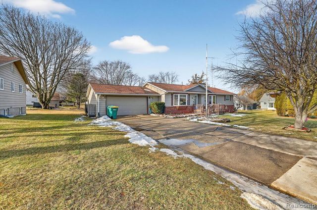 516 Sunnyslope Drive, Flushing, MI 48433