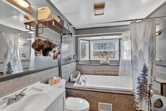 516 Sunnyslope Drive, Flushing, MI 48433