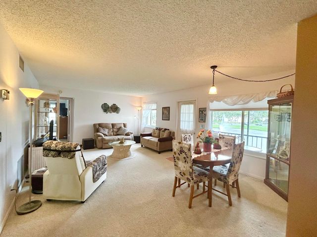 132 LAKE PINE Circle B-2, Greenacres, FL 33463