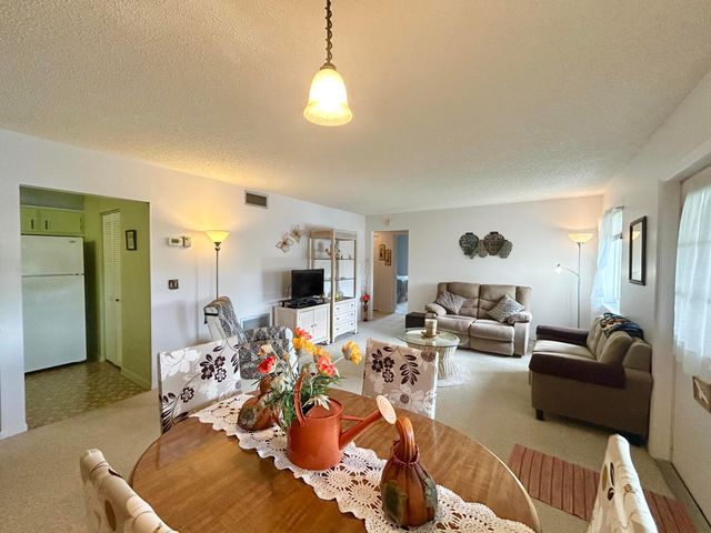 132 LAKE PINE Circle B-2, Greenacres, FL 33463