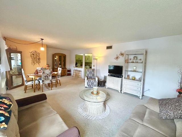 132 LAKE PINE Circle B-2, Greenacres, FL 33463