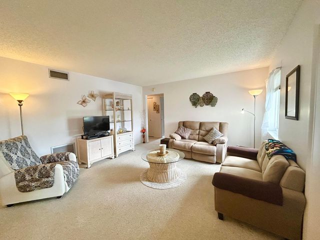 132 LAKE PINE Circle B-2, Greenacres, FL 33463