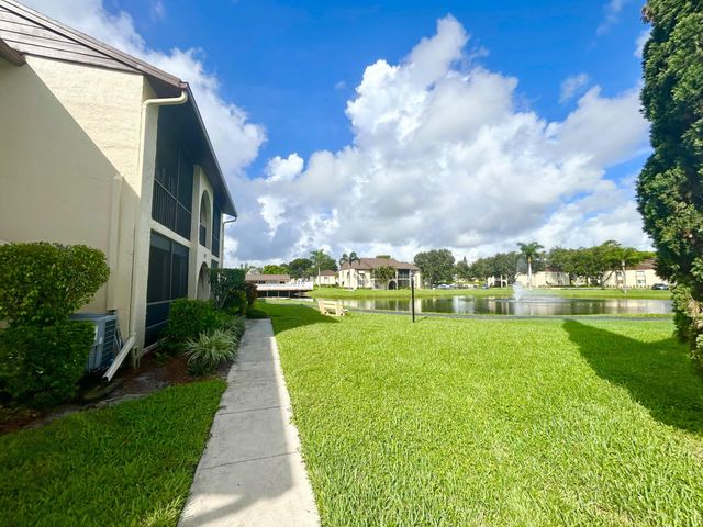 132 LAKE PINE Circle B-2, Greenacres, FL 33463