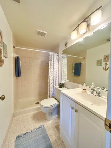 132 LAKE PINE Circle B-2, Greenacres, FL 33463