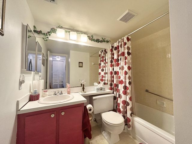 132 LAKE PINE Circle B-2, Greenacres, FL 33463