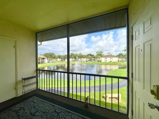 132 LAKE PINE Circle B-2, Greenacres, FL 33463