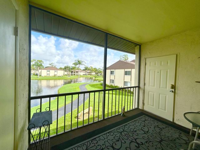 132 LAKE PINE Circle B-2, Greenacres, FL 33463