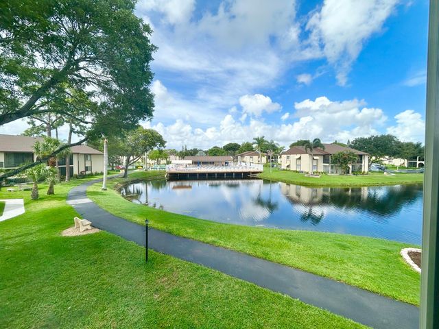 132 LAKE PINE Circle B-2, Greenacres, FL 33463