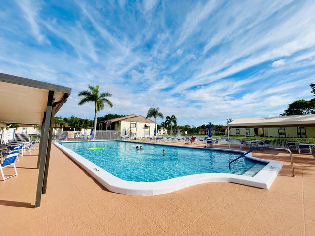 132 LAKE PINE Circle B-2, Greenacres, FL 33463
